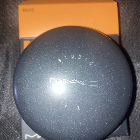 x1 MAC NC45 STUDIO FIX POWDER PLUS FOUNDATION BRAND NEW BOXED - Picture 4 of 8